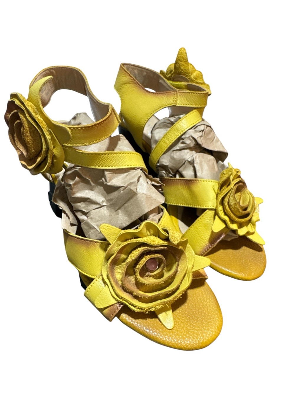 Lartiste sandals Shelly Spring Step yellow Sandals sz 41 (US Women 9.5-10)